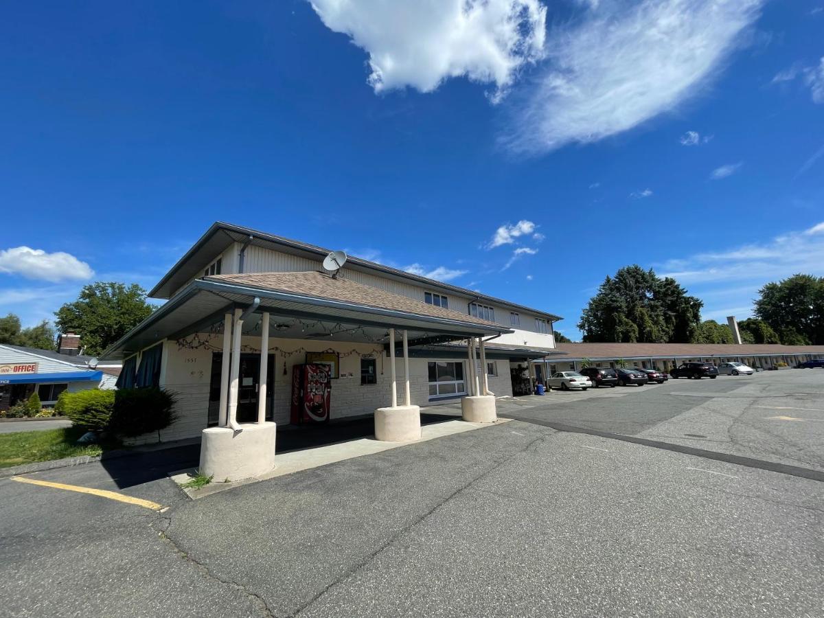 Express Inn Chicopee Exterior photo